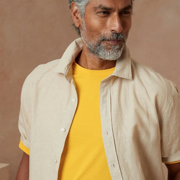 Banana Republic Sport Moisture-Wicking Crew Neck Training Tee - Picture 2 of 10